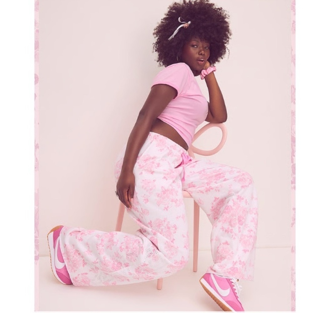 NWT LoveShackFancy x VS Pink Everblooming White wide leg sweatpants - M - Picture 2 of 13